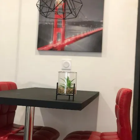 Апартаменты F2 Au Pied Du Metro, Ideal Pour Voyageurs & Armada *
