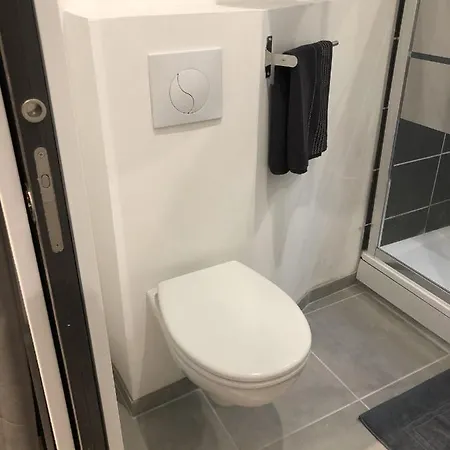 F2 Au Pied Du Metro, Ideal Pour Voyageurs & Armada * Руан